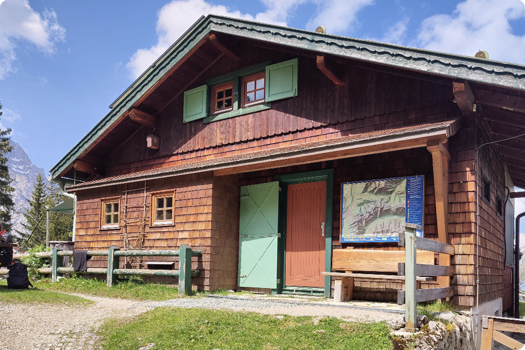 Schutzzielorientierte Nachweise für historische und alpine Bauten sowie Berghütten – hier: Hochlandhütte